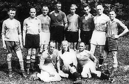 Fußballmannschaft im Herbst 1945